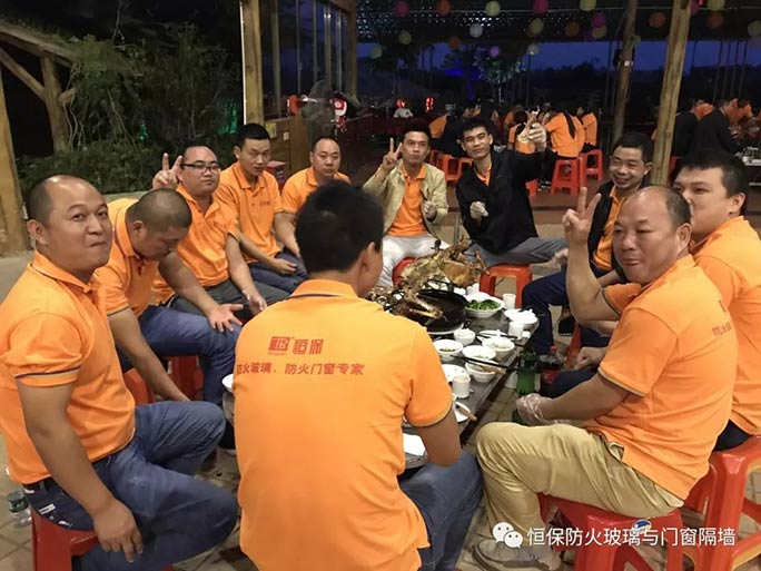 主題：“團(tuán)結(jié)”與“效率”！精誠團(tuán)結(jié)、再創(chuàng)新高！ --記公司在2017年10月17日組織了一場(chǎng)高明盈香戶外拓展旅游活動(dòng)