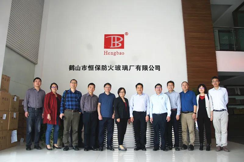 國家重點科研項目——復合防火玻璃制造技術與產(chǎn)業(yè)示范線順利通過專家組現(xiàn)場驗收